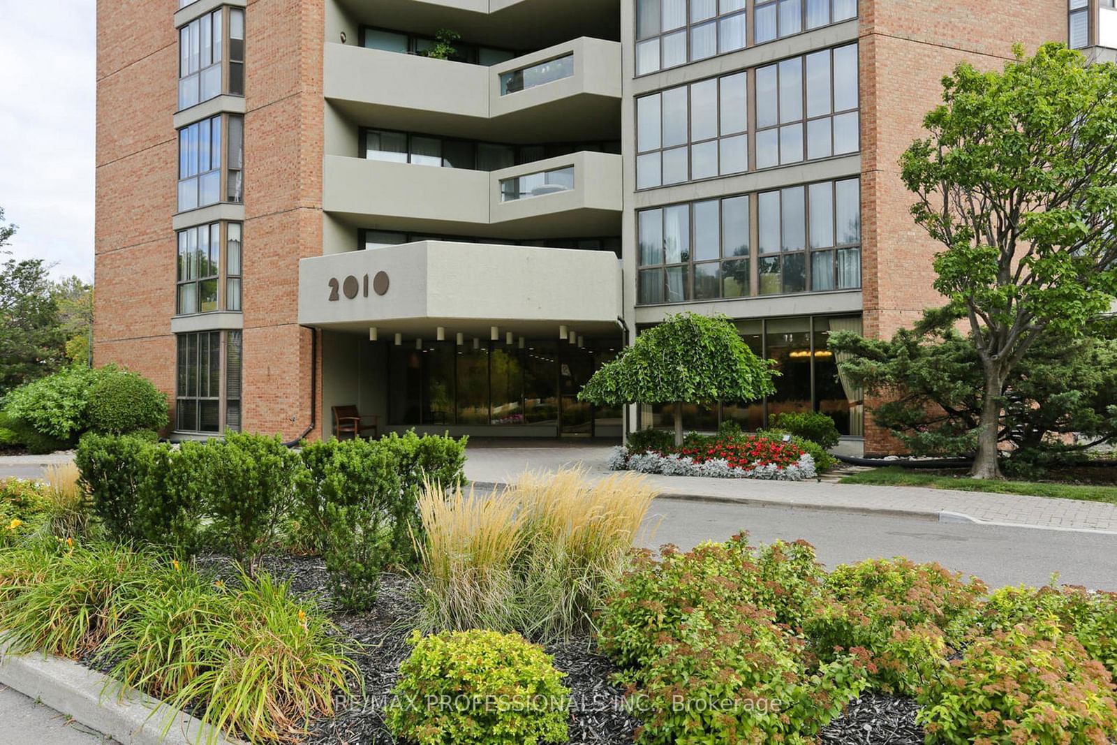 2010 Islington Ave, unit 601 for sale