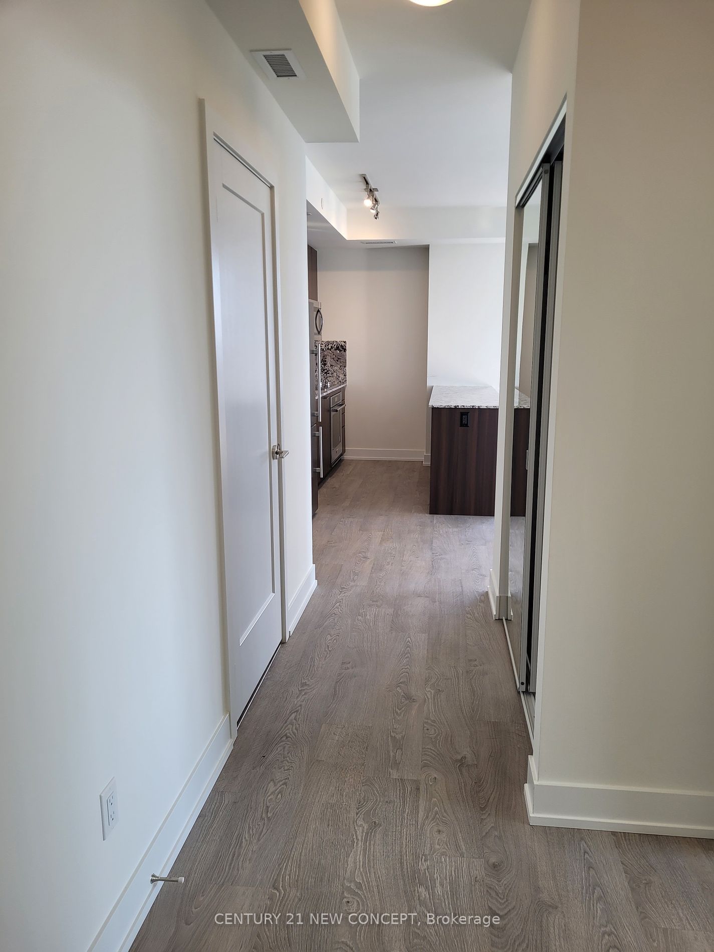 5 Mabelle Ave, unit 4228 for rent