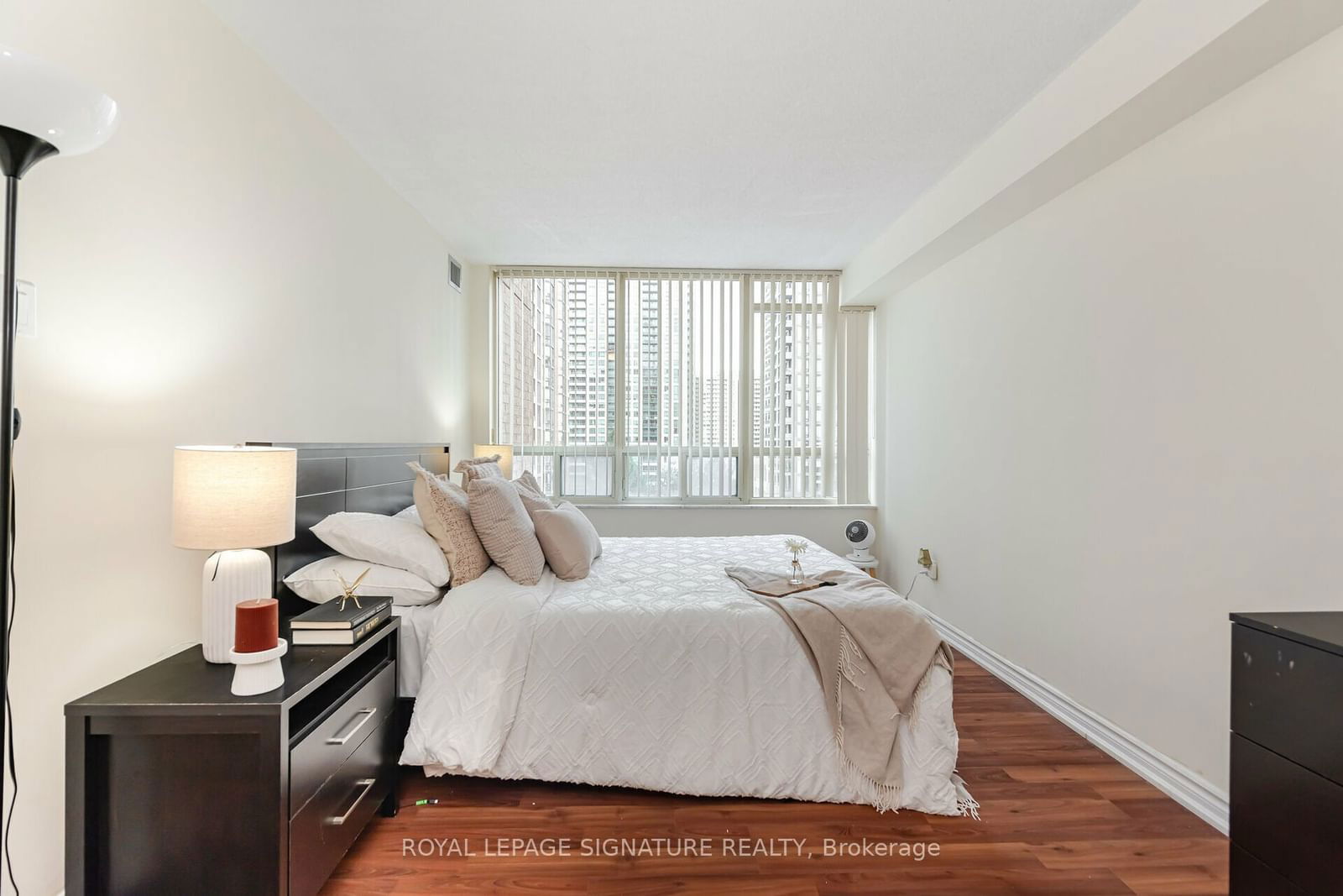 285 Enfield Pl, unit 610 for sale