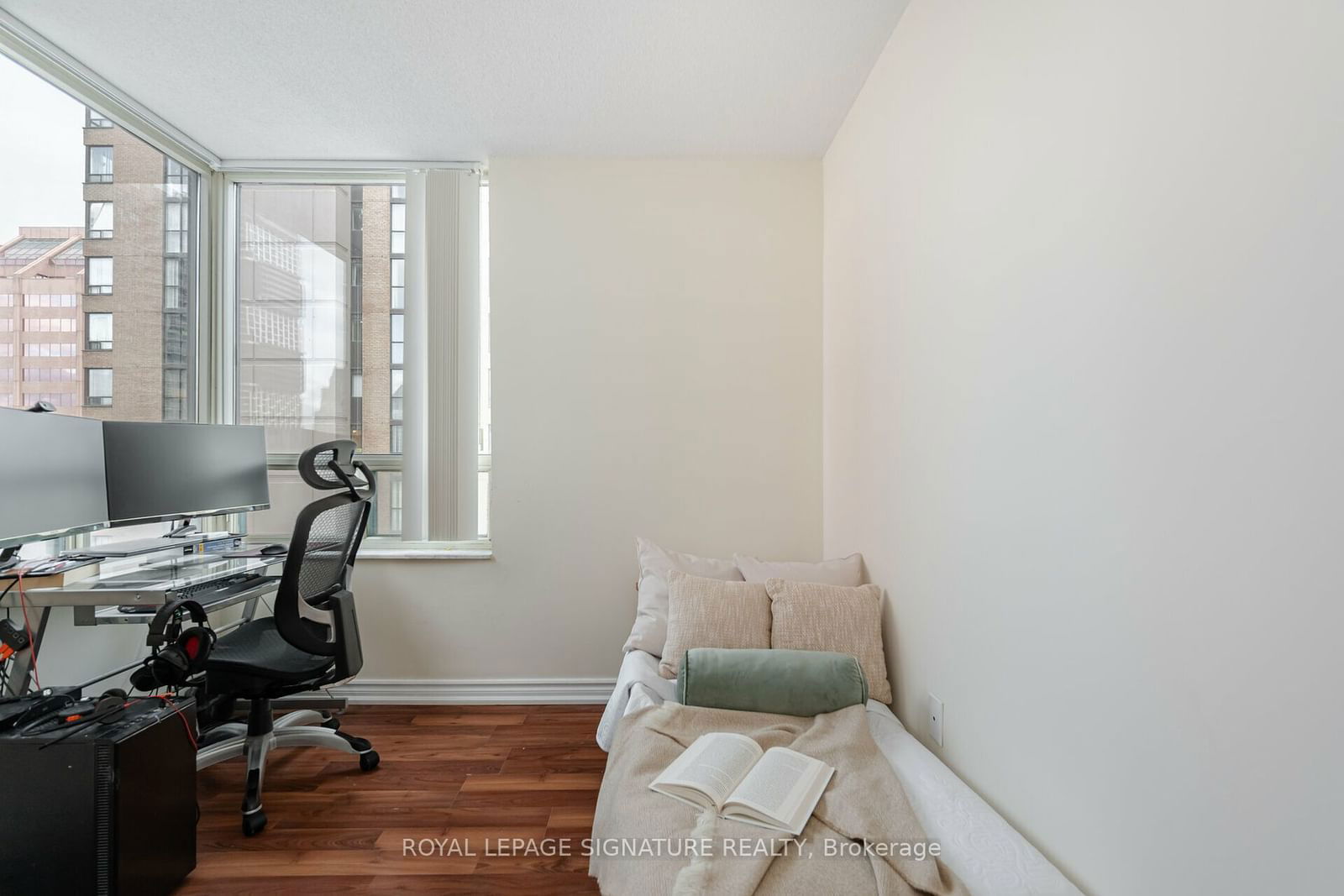 285 Enfield Pl, unit 610 for sale