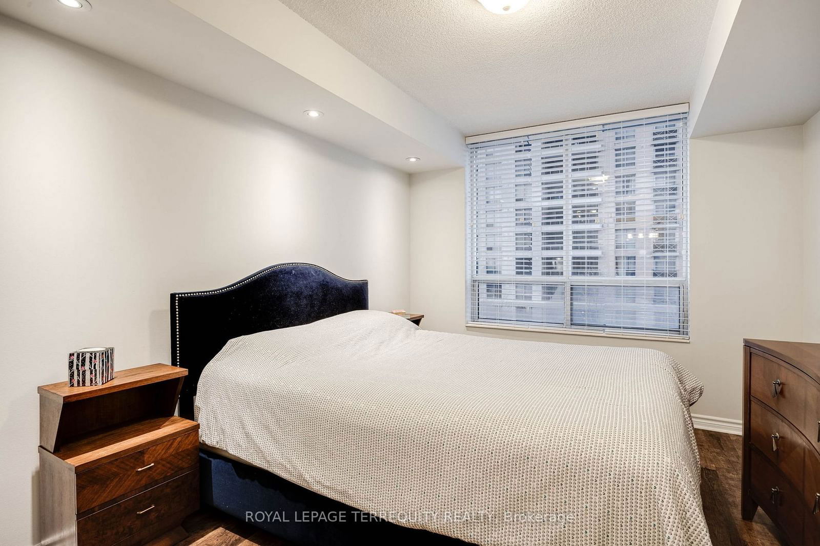 5233 Dundas St W, unit 524 for sale