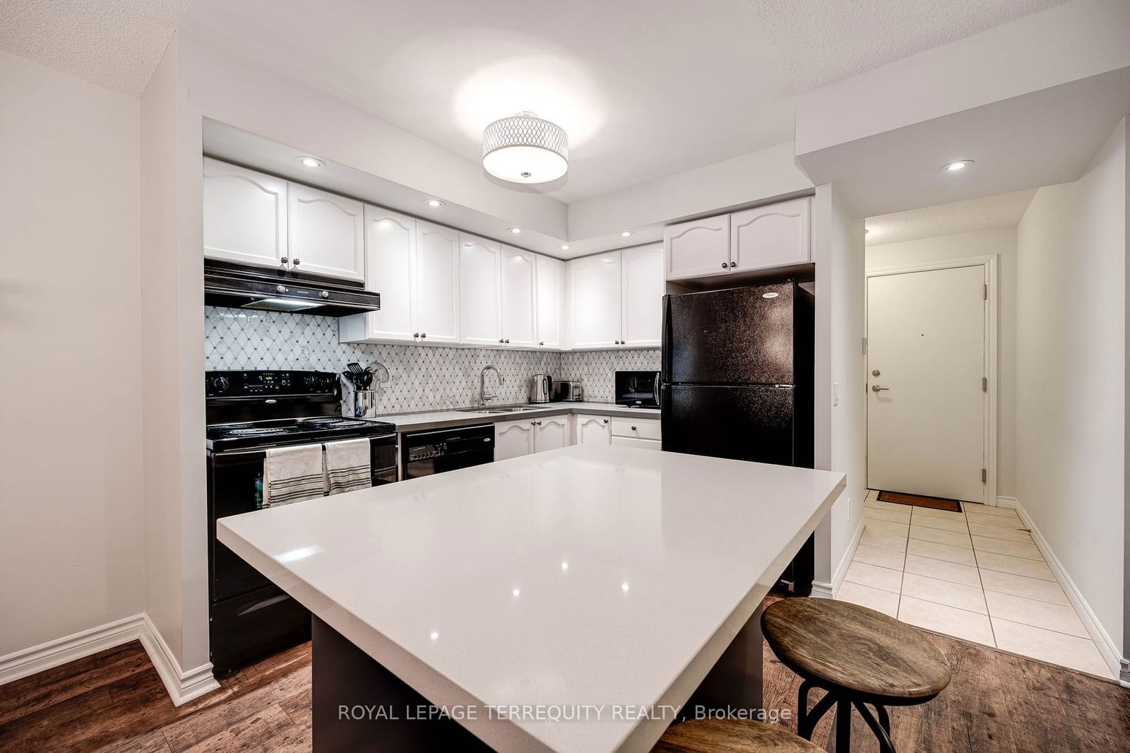 5233 Dundas St W, unit 524 for sale