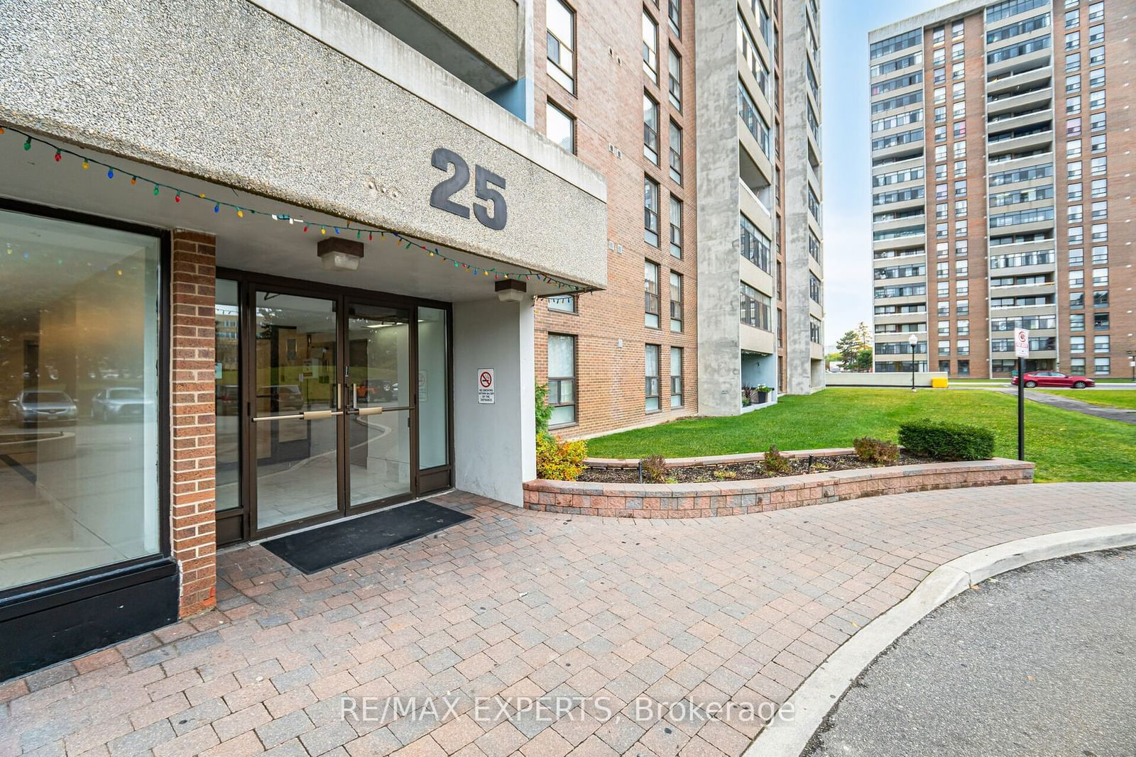 25 Kensington Rd, unit 1407 for sale