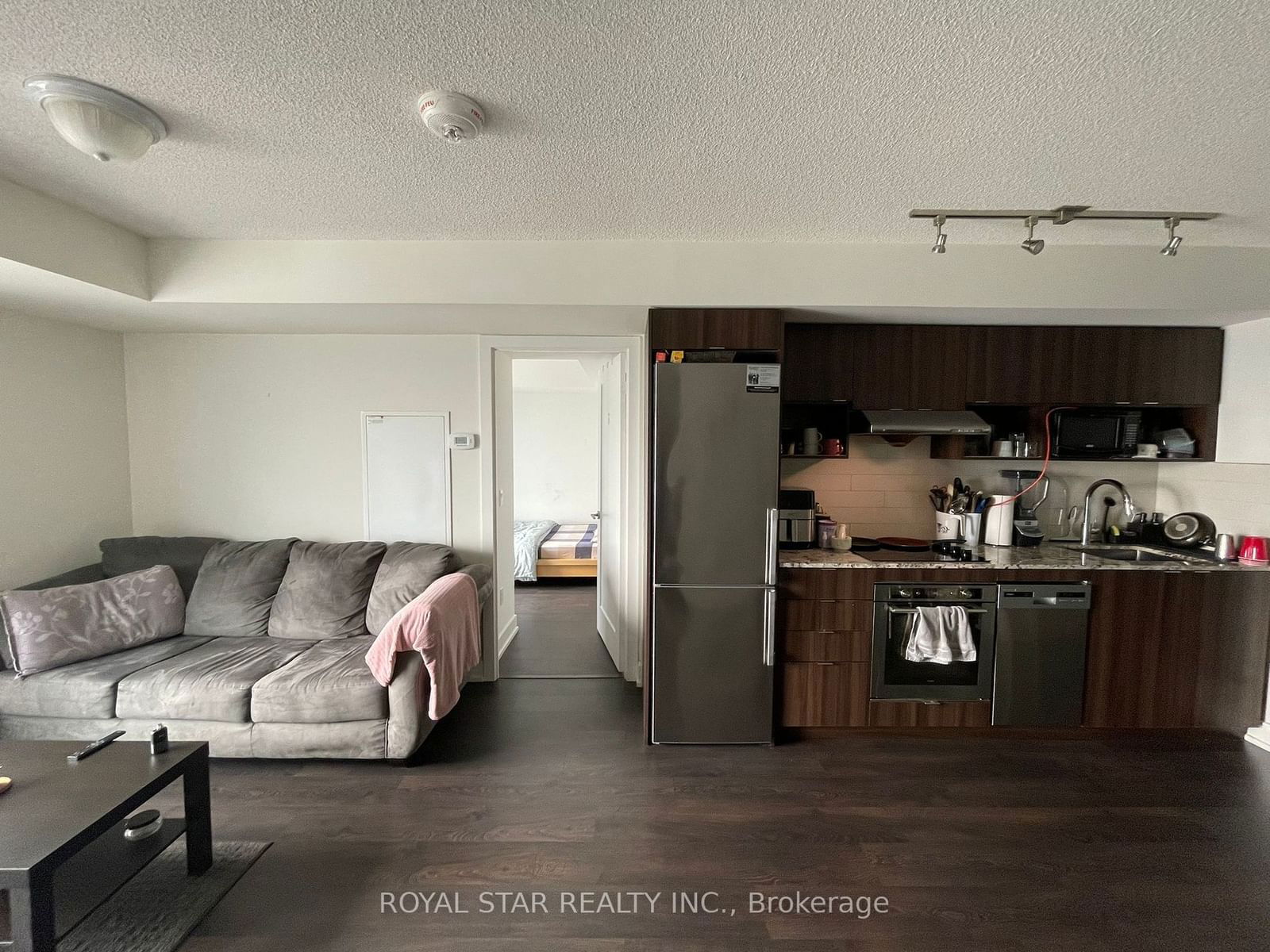 7 Mabelle Ave, unit 2010 for rent