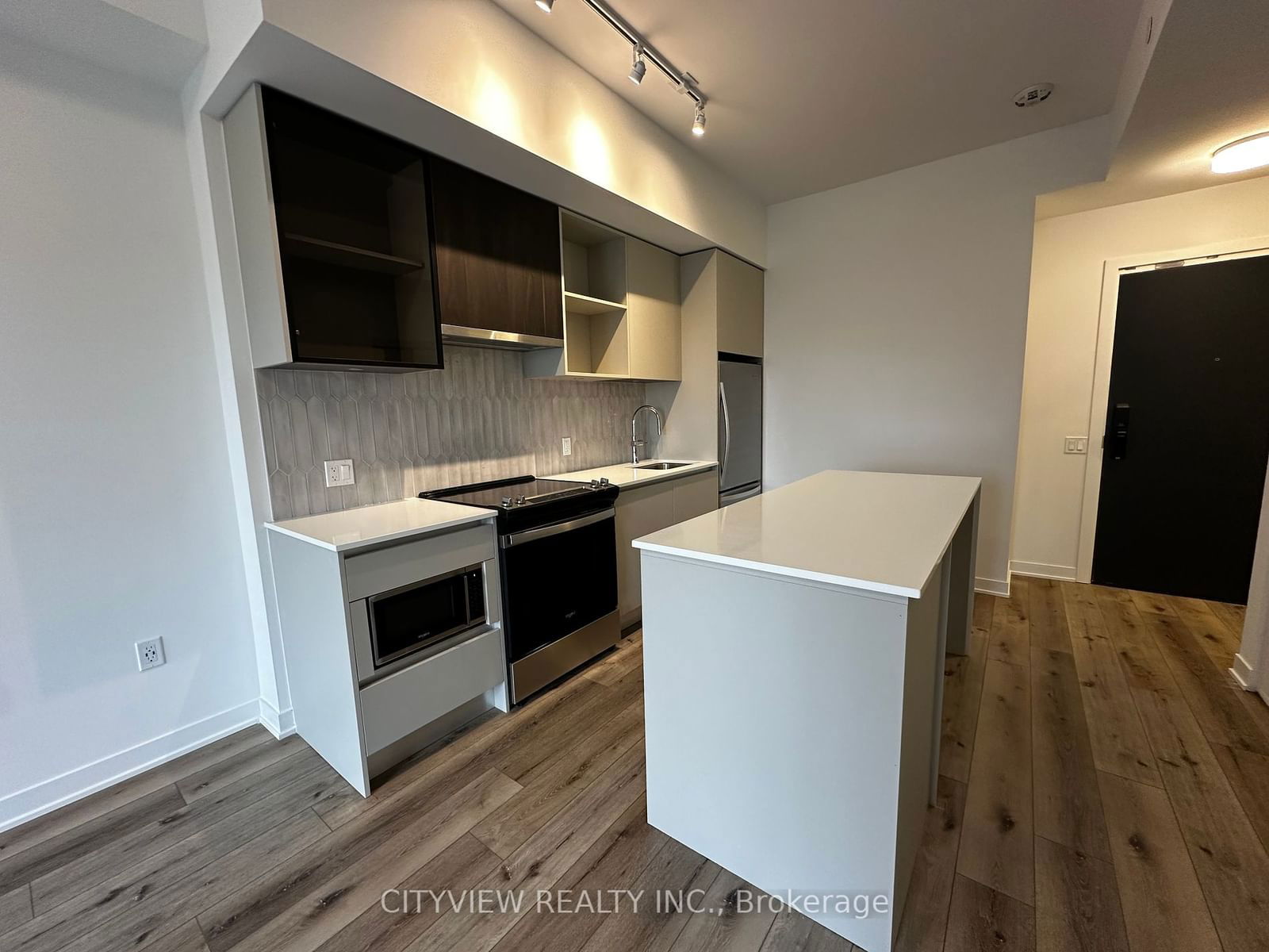 395 Dundas St W, unit 733 for rent