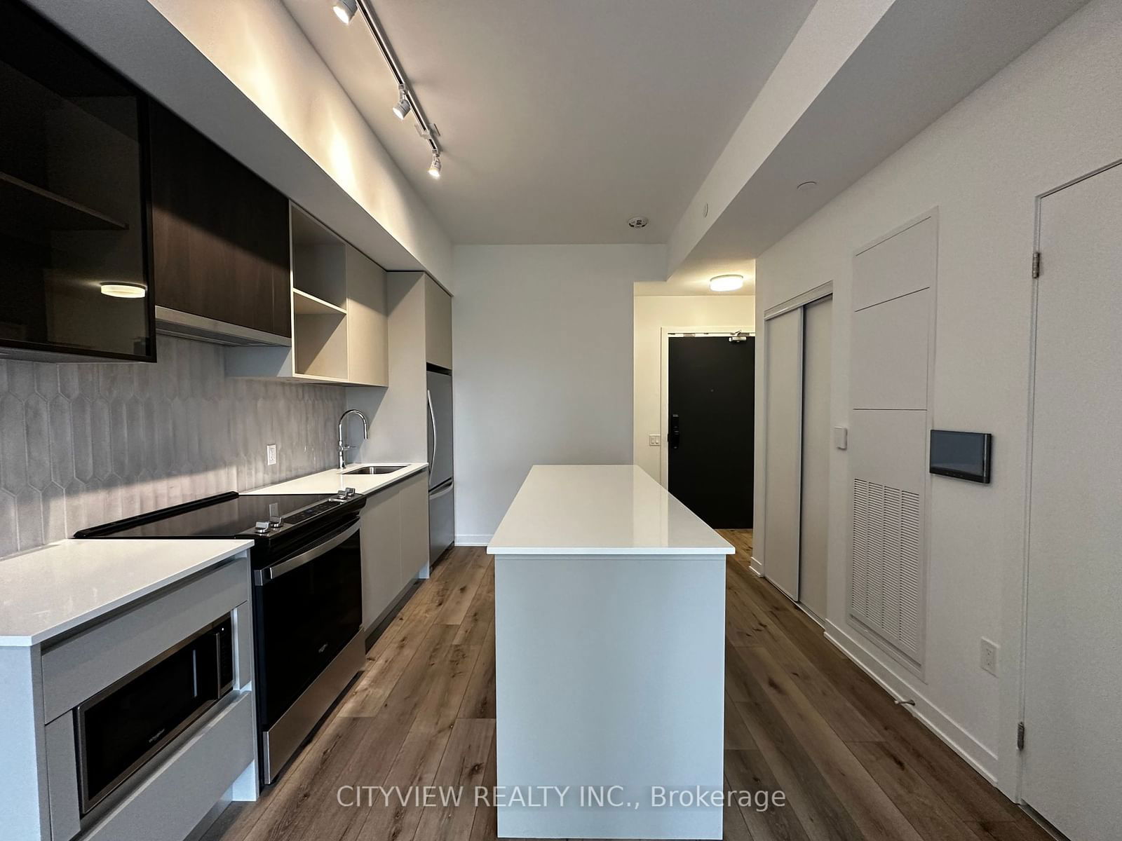 395 Dundas St W, unit 733 for rent