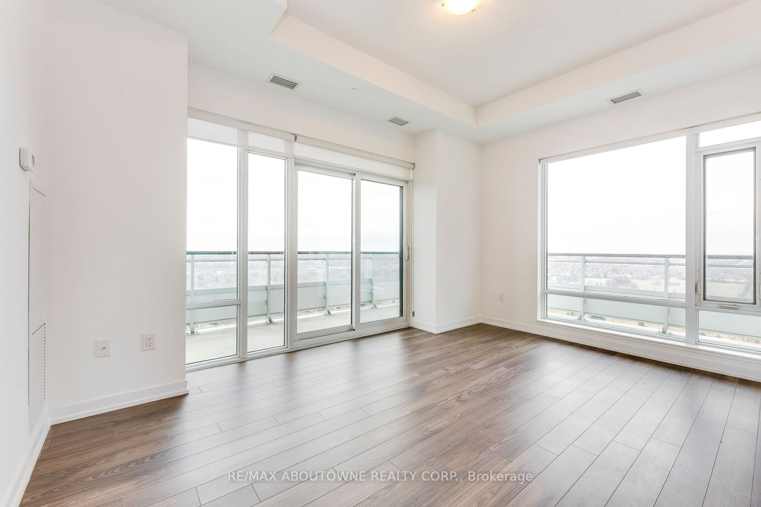 2560 Eglinton Ave W, unit 1605 for rent - image #11