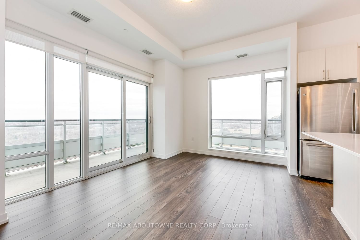 2560 Eglinton Ave W, unit 1605 for rent - image #12