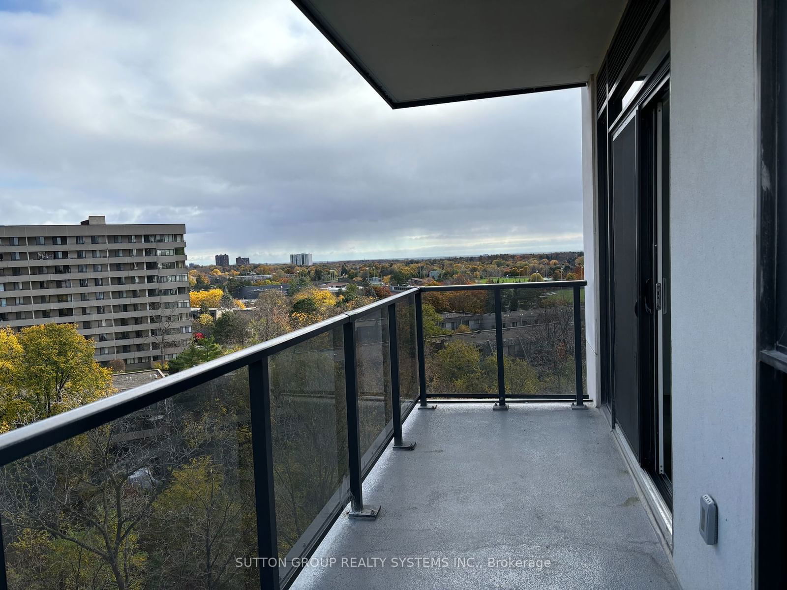 204 Burnhamthorpe Rd E, unit 708 for rent