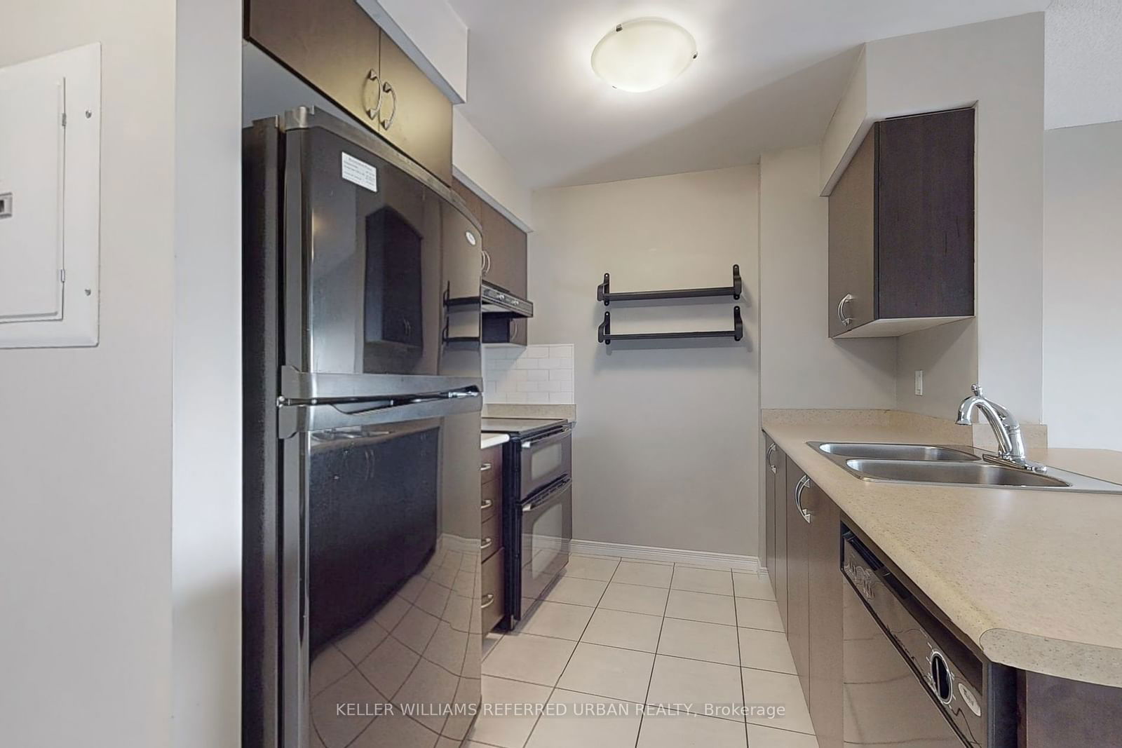 61 Heintzman St, unit 616 for rent