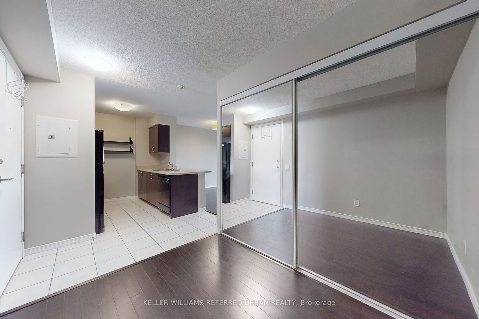 61 Heintzman St, unit 616 for rent