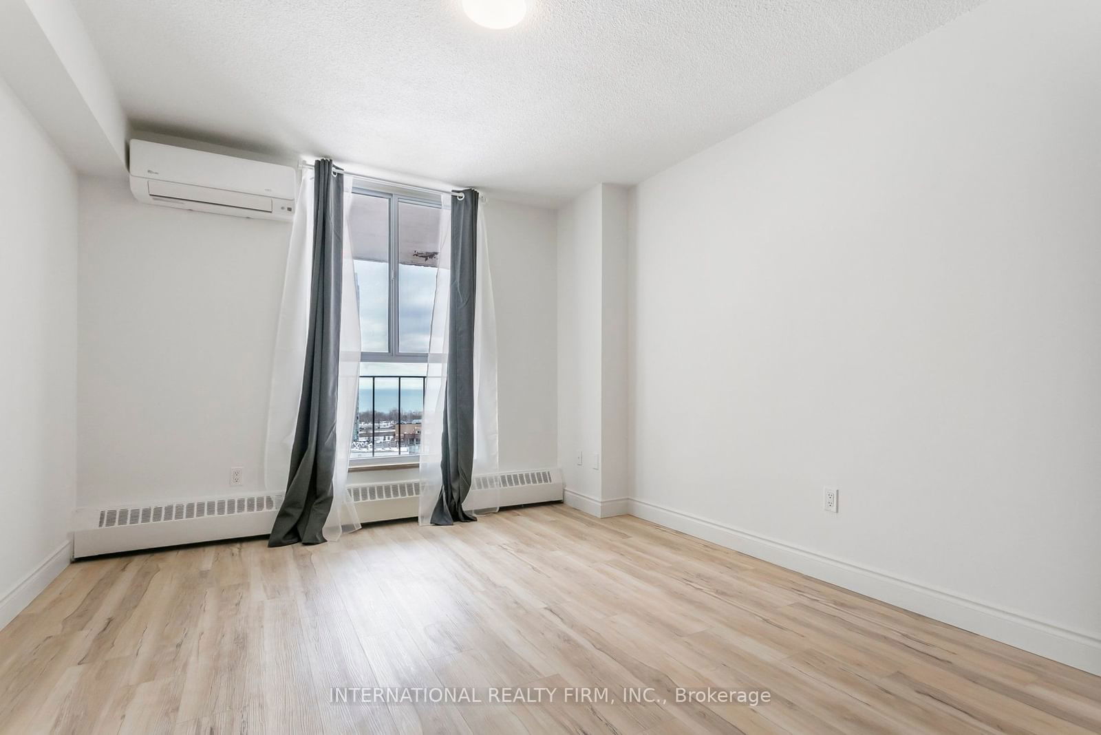 60 Southport St, unit 818 for sale