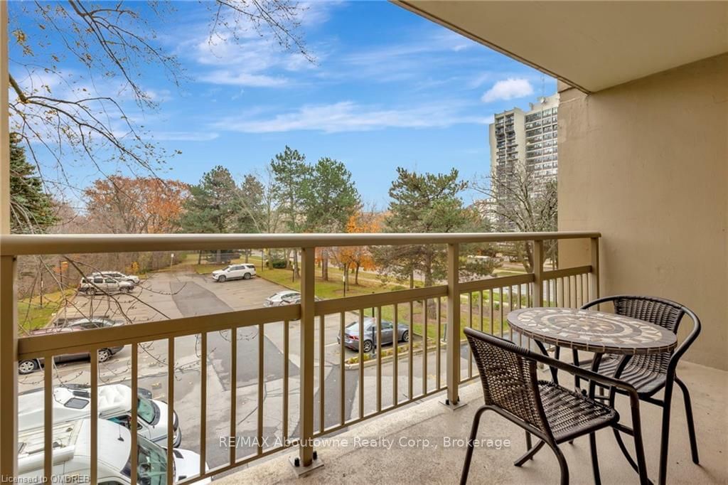 1359 WHITE OAKS Blvd, unit 202 for sale