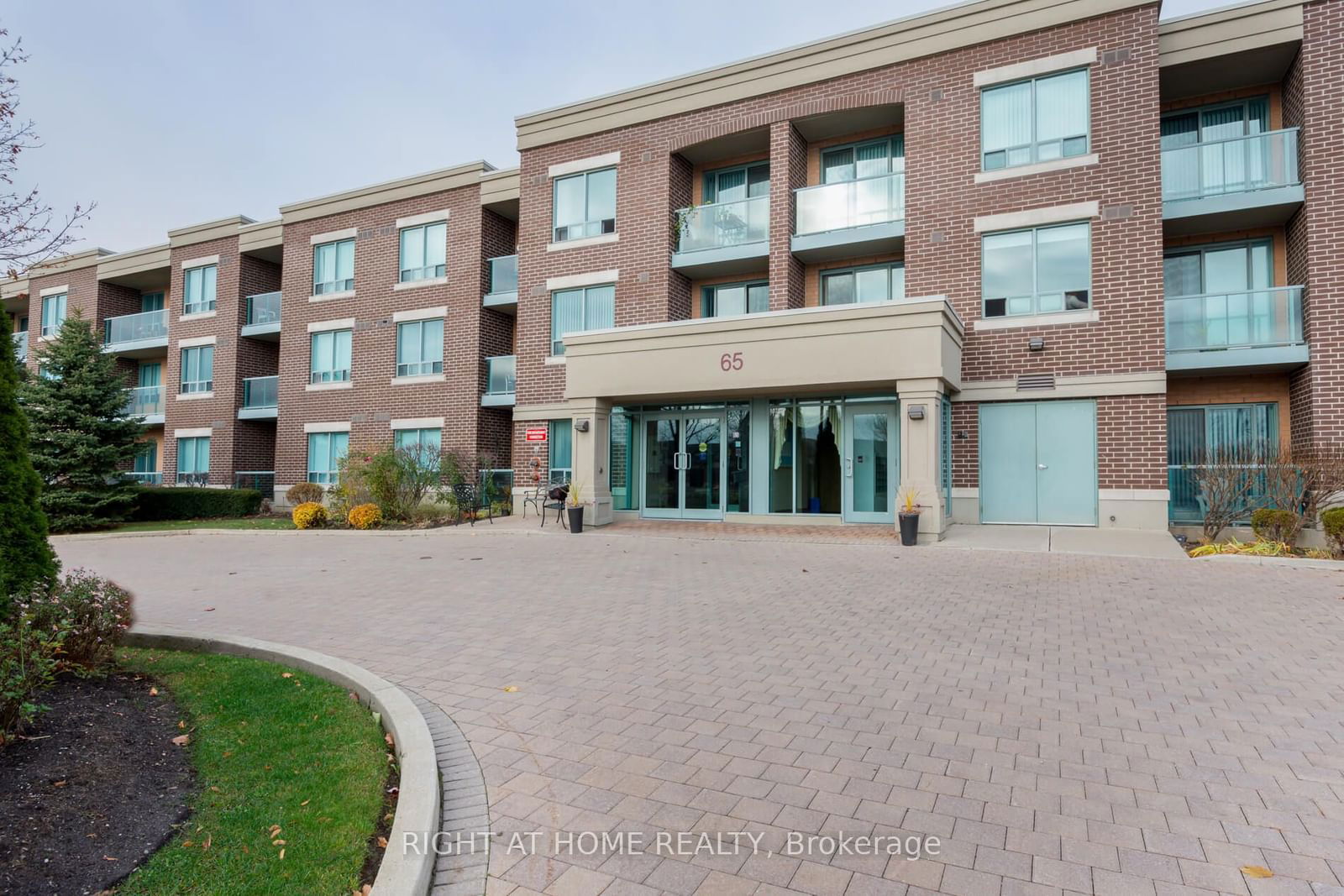 65 Via Rosedale, unit 303 for sale