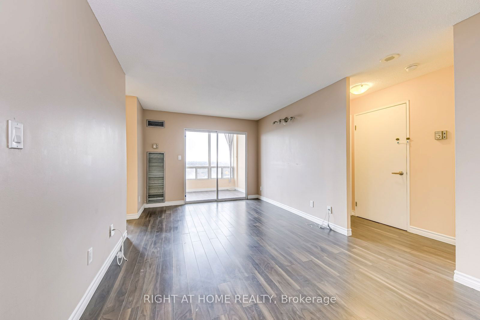 155 Hillcrest Ave, unit 1511 for sale