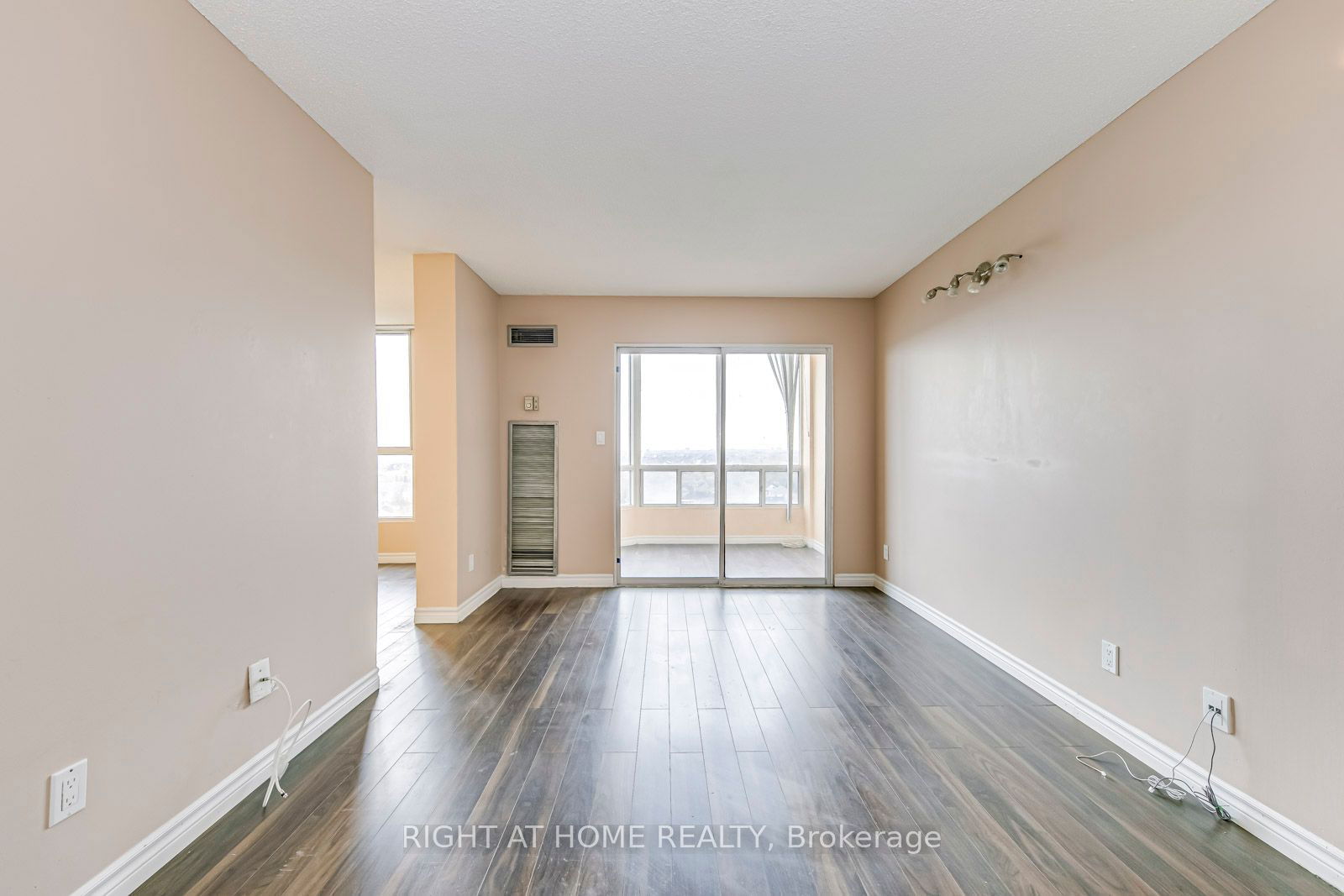 155 Hillcrest Ave, unit 1511 for sale