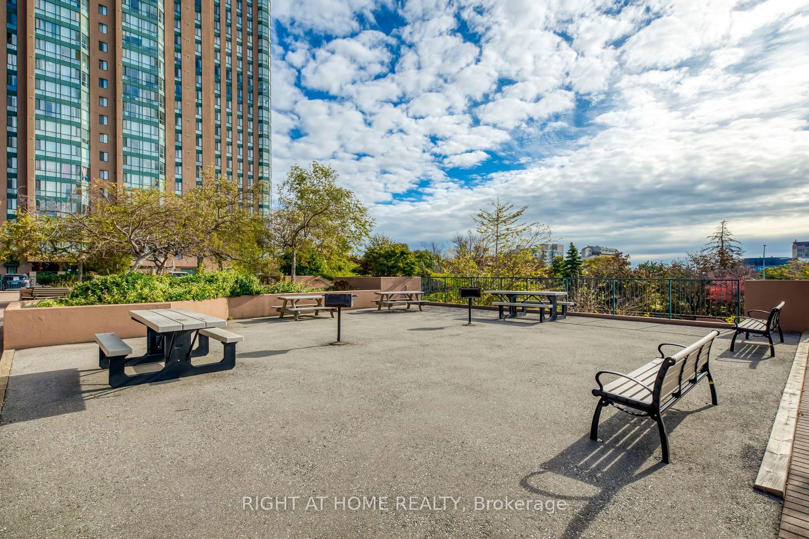 155 Hillcrest Ave, unit 1511 for sale