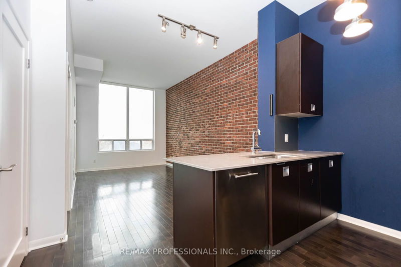 3391 Bloor St W, unit 701 for rent