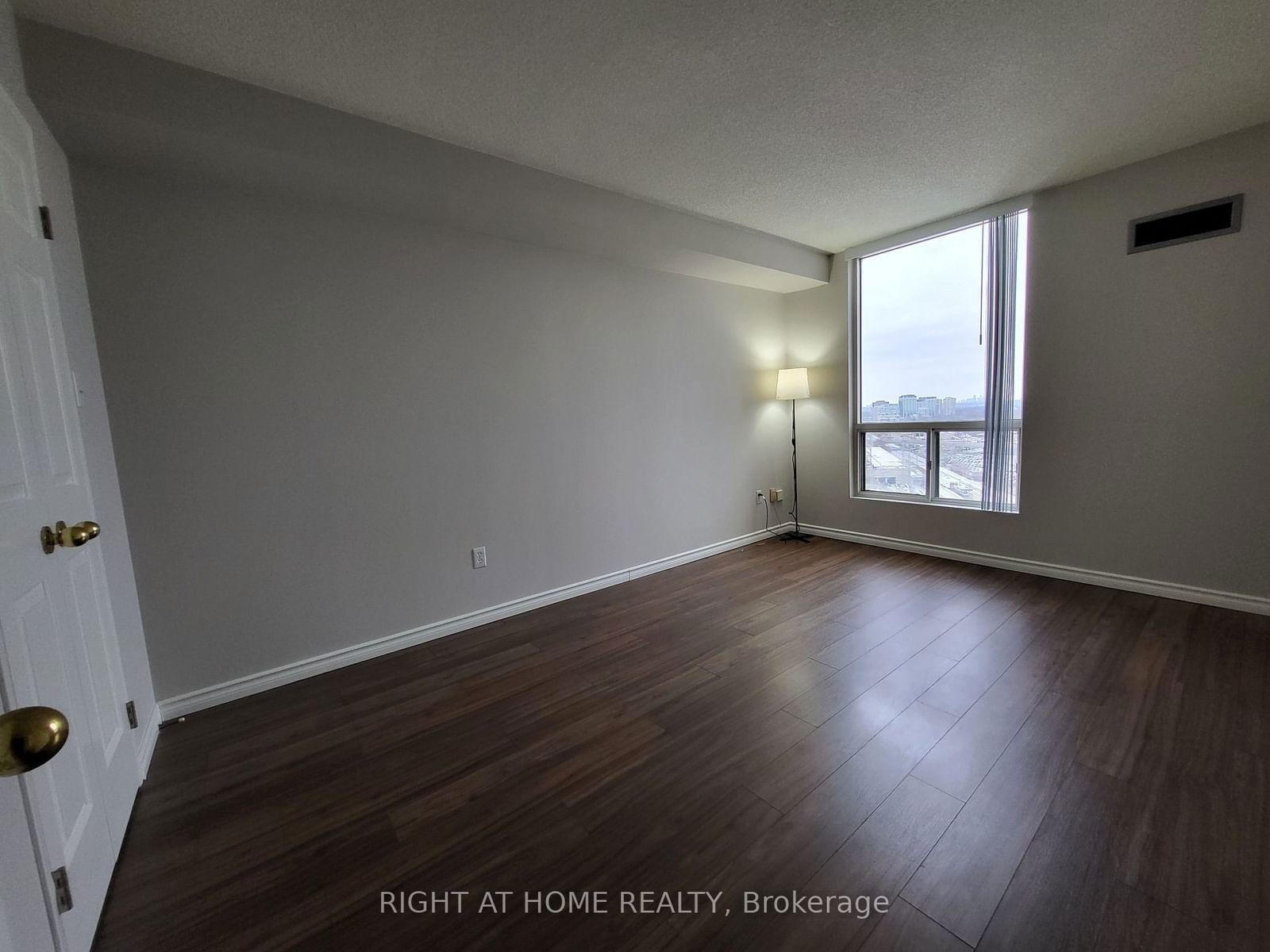 101 Subway Cres, unit 1607 for rent