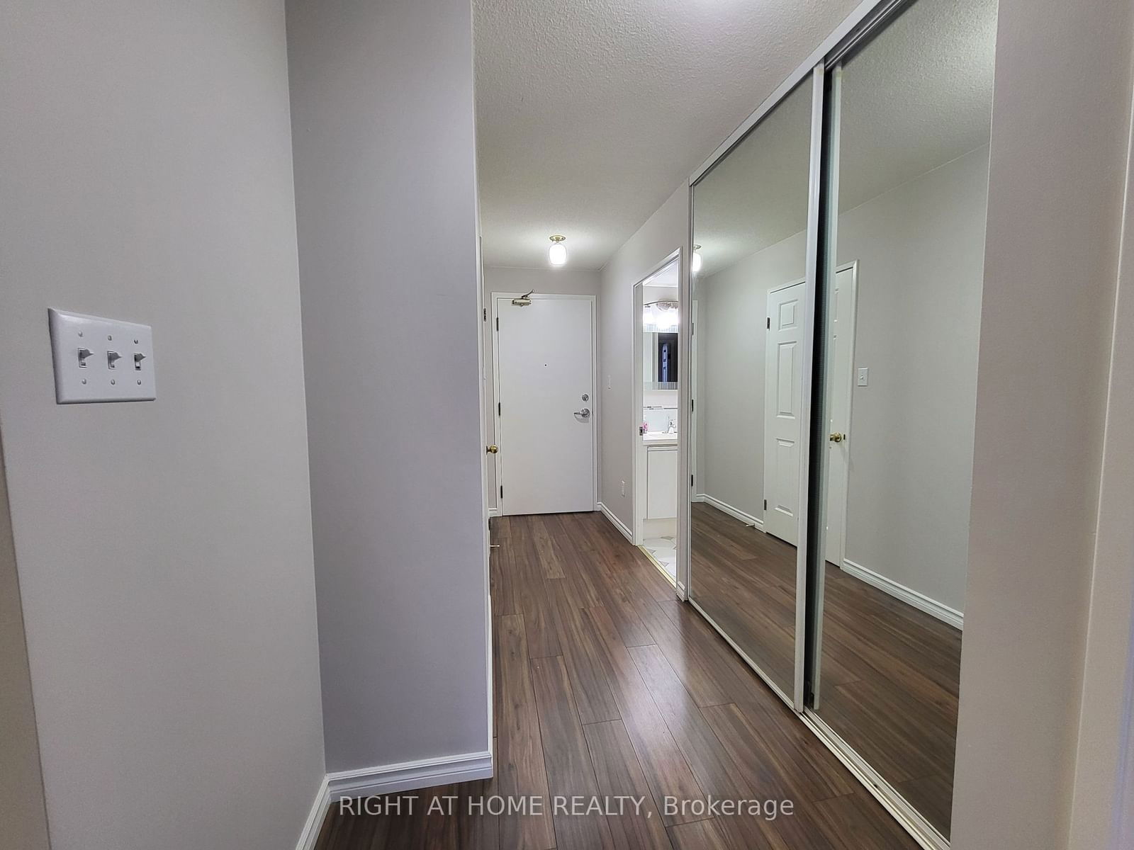 101 Subway Cres, unit 1607 for rent