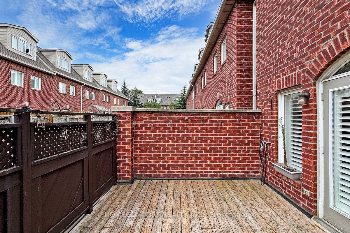 Oxford Court Townhouses, Etobicoke, Toronto