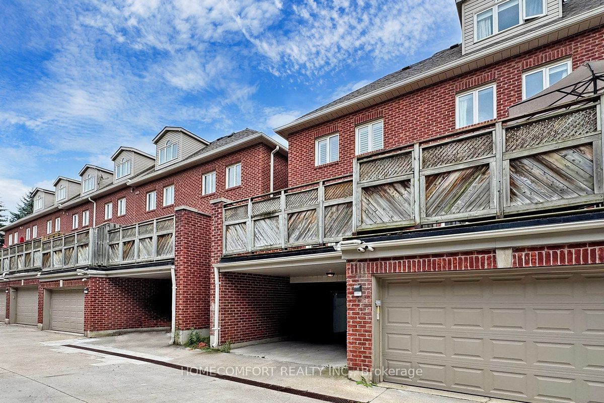 Oxford Court Townhouses, Etobicoke, Toronto