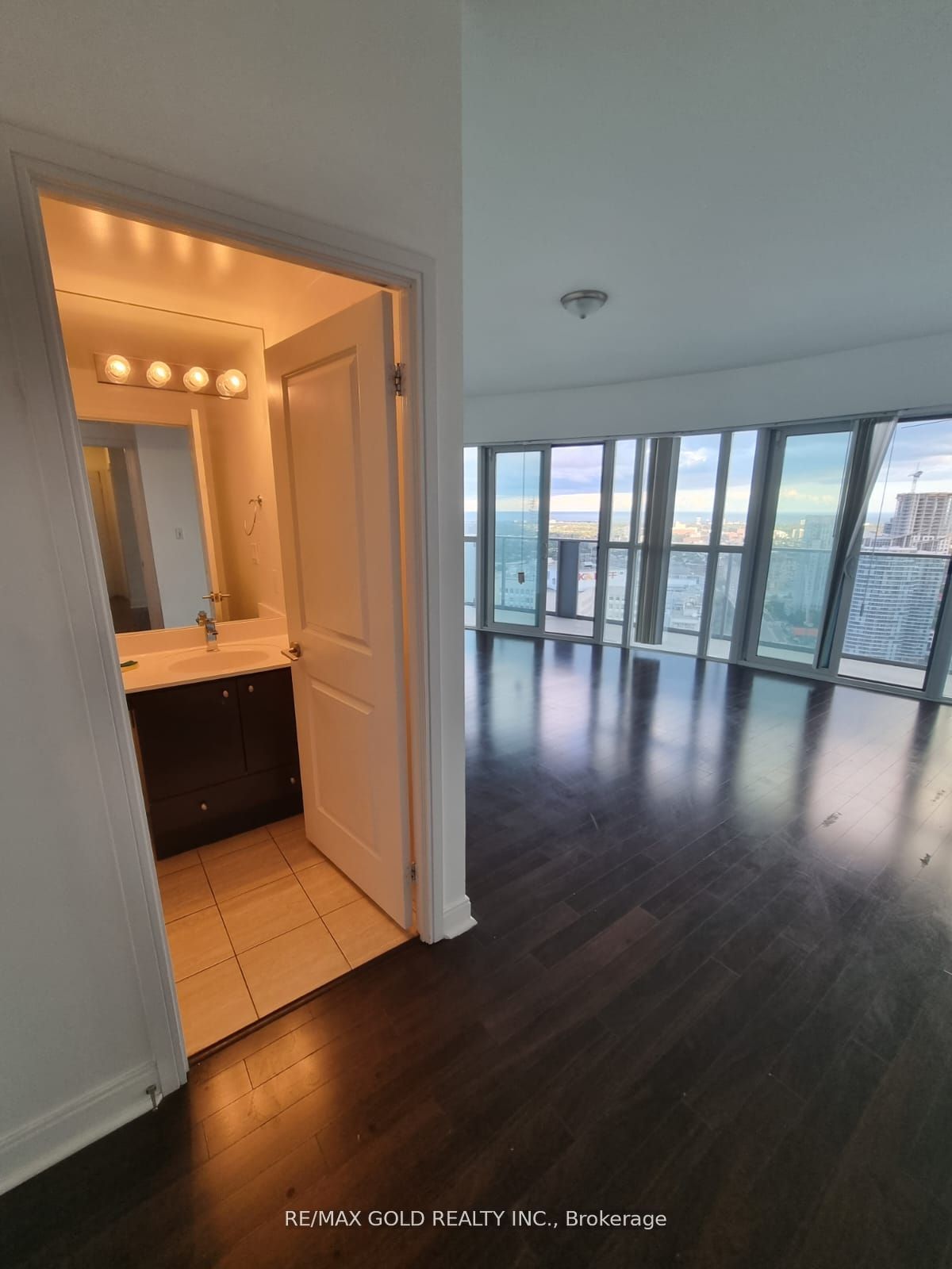 60 Absolute Ave, unit 3602 for rent