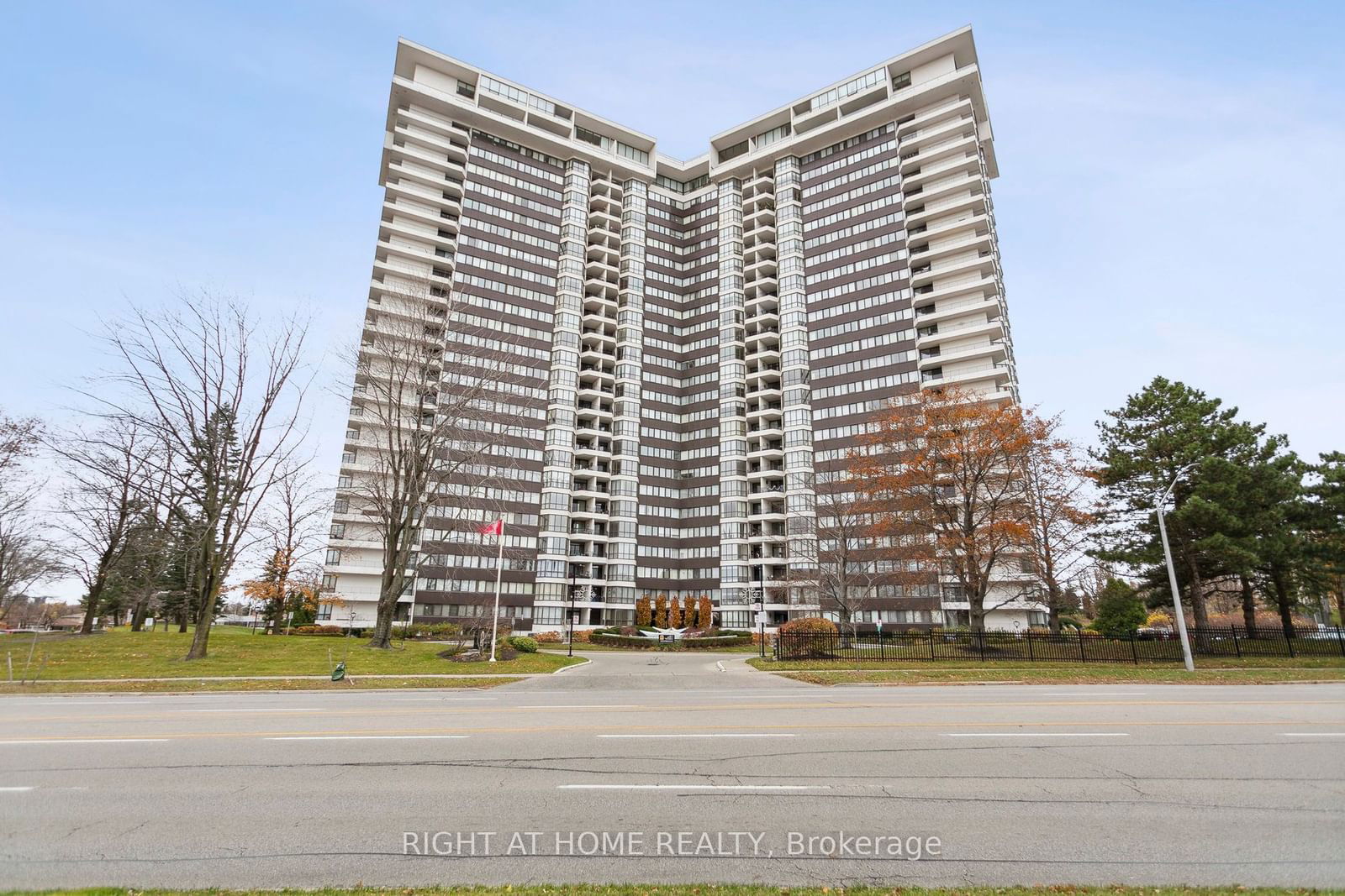 1333 Bloor St, unit 901 for sale