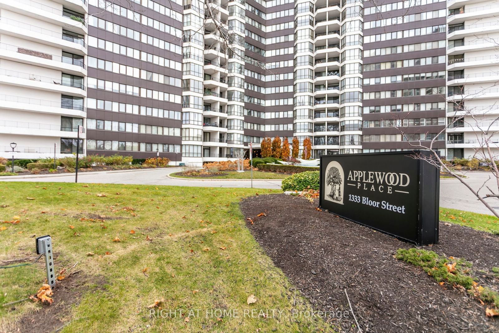 1333 Bloor St, unit 901 for sale