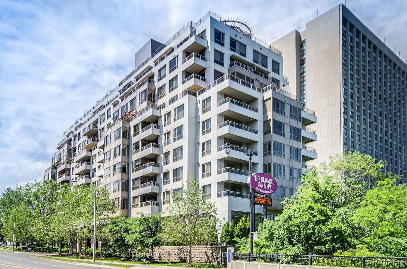 2662 Bloor St W, unit 713 for sale