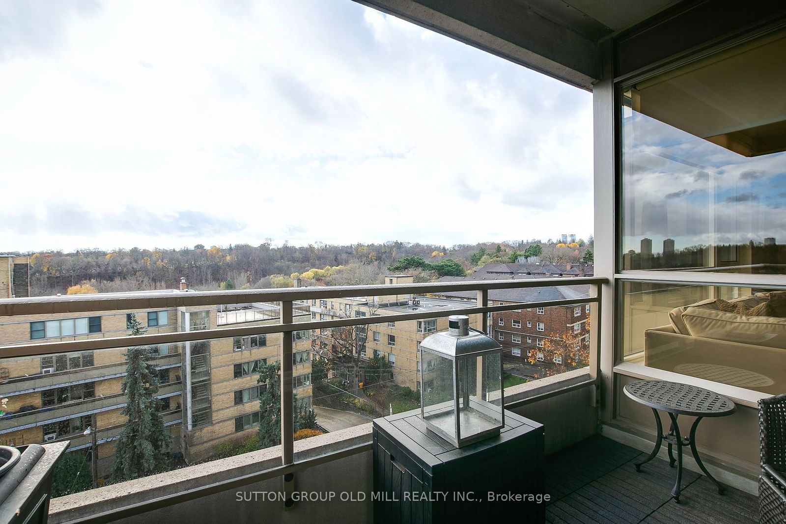 2662 Bloor St W, unit 713 for sale