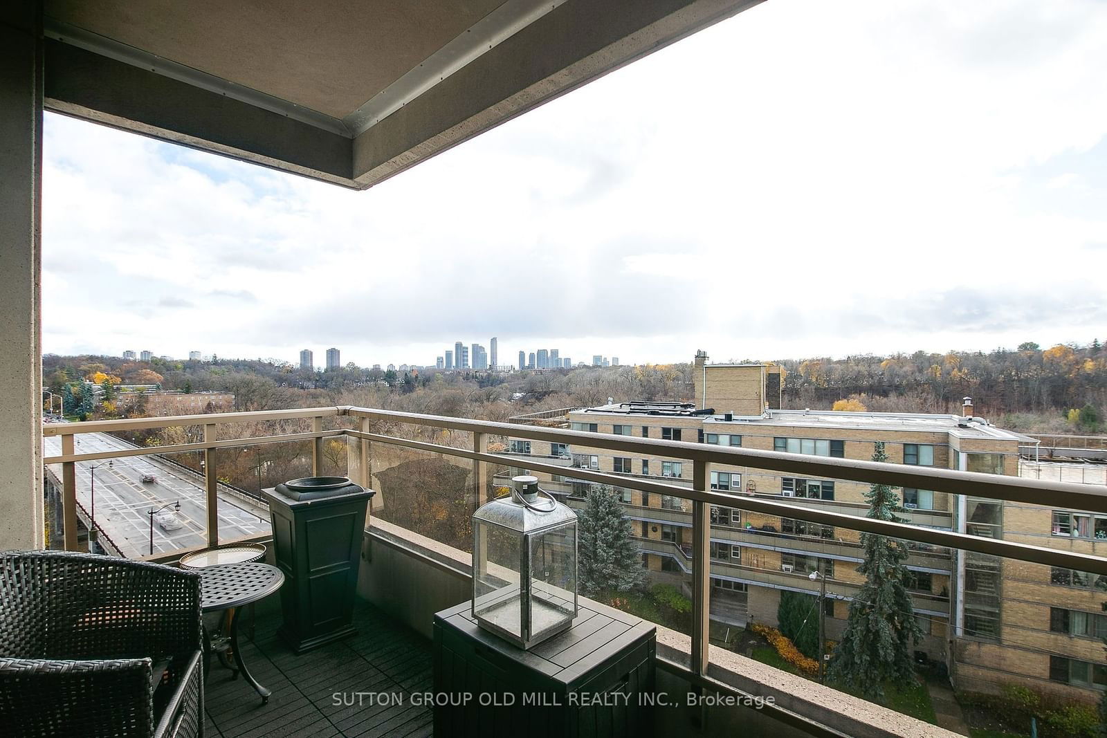 2662 Bloor St W, unit 713 for sale