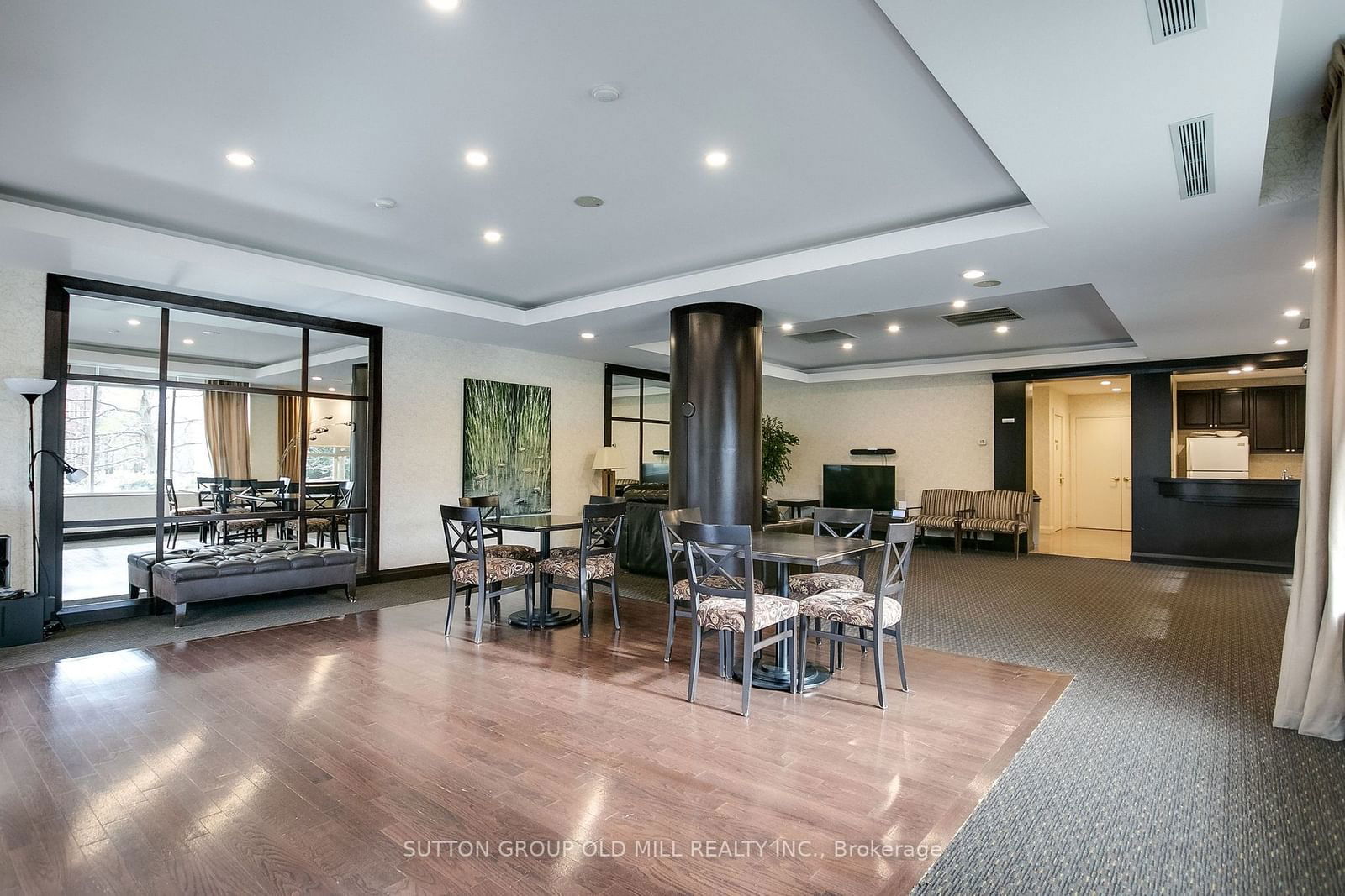 2662 Bloor St W, unit 713 for sale