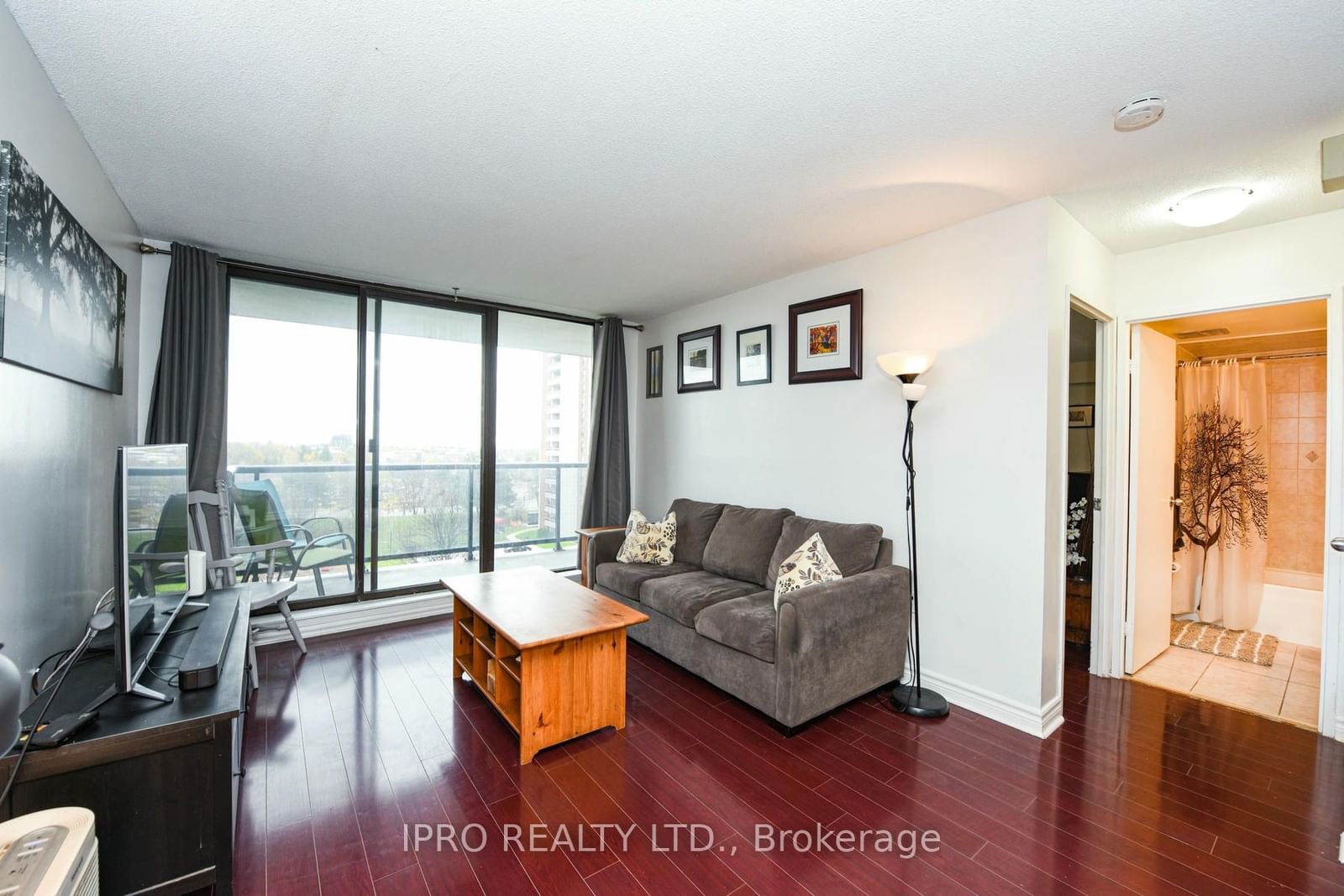 21 Knightsbridge Rd, unit 705 for sale