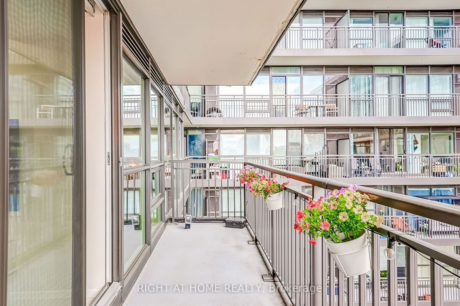 3091 Dufferin St, unit 520 for sale