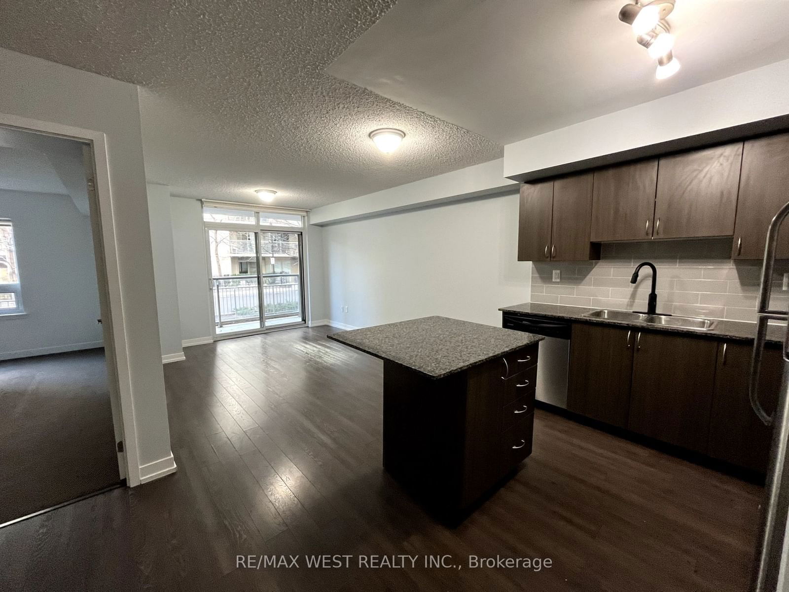 816 Lansdowne Ave, unit 112 for rent