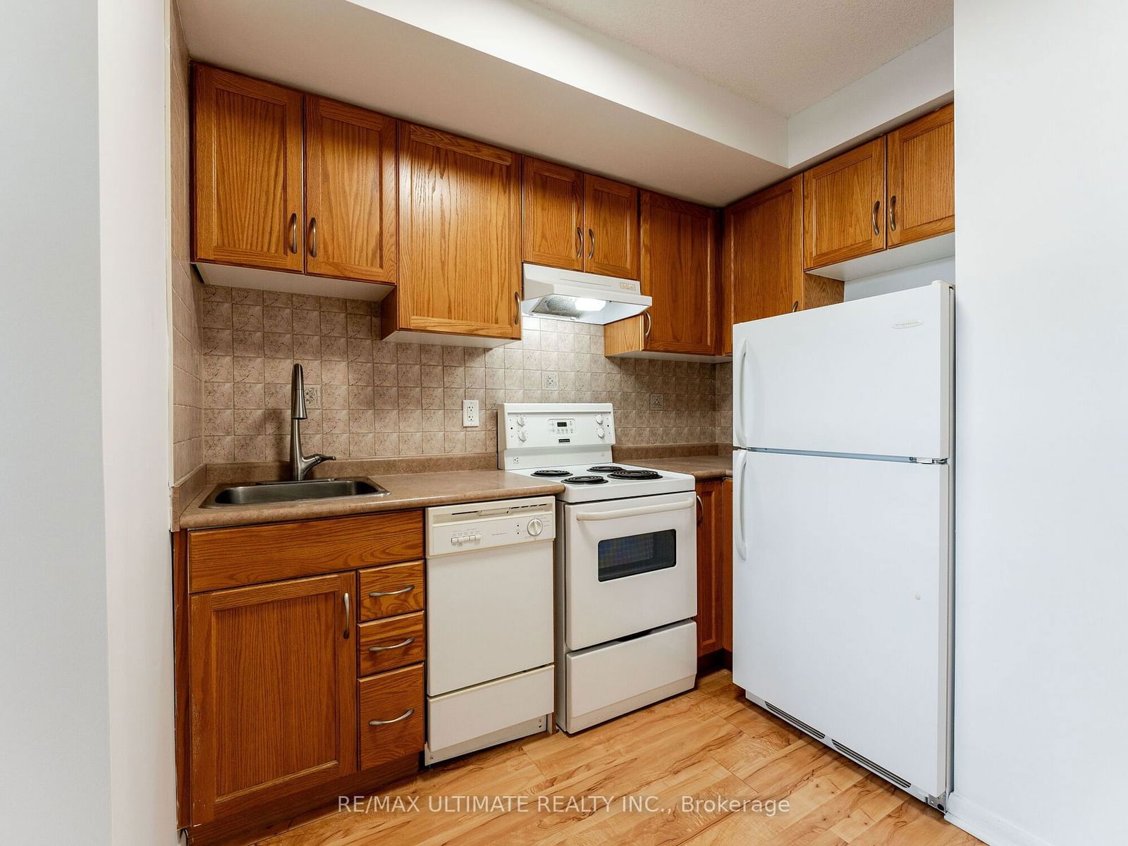 2464 Weston Rd, unit 808 for rent