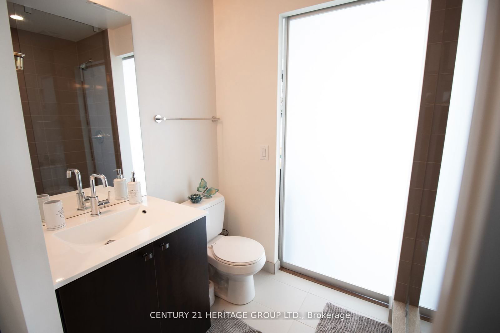 105 The Queensway, unit 2403 for rent