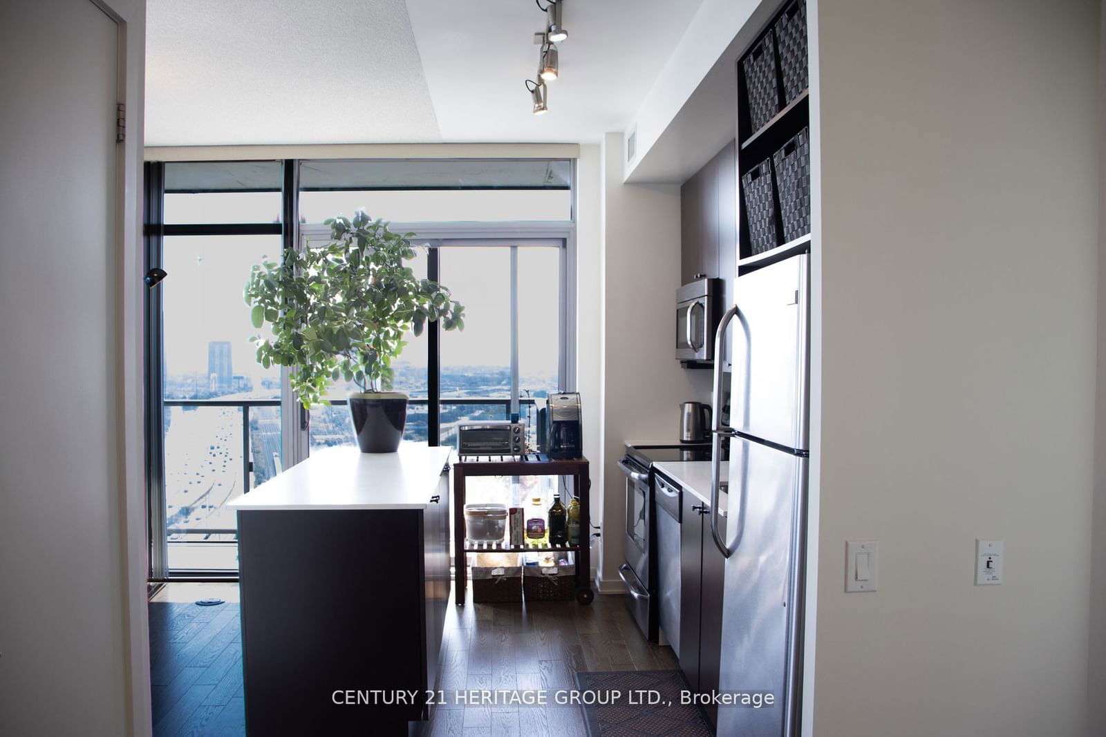 105 The Queensway, unit 2403 for rent