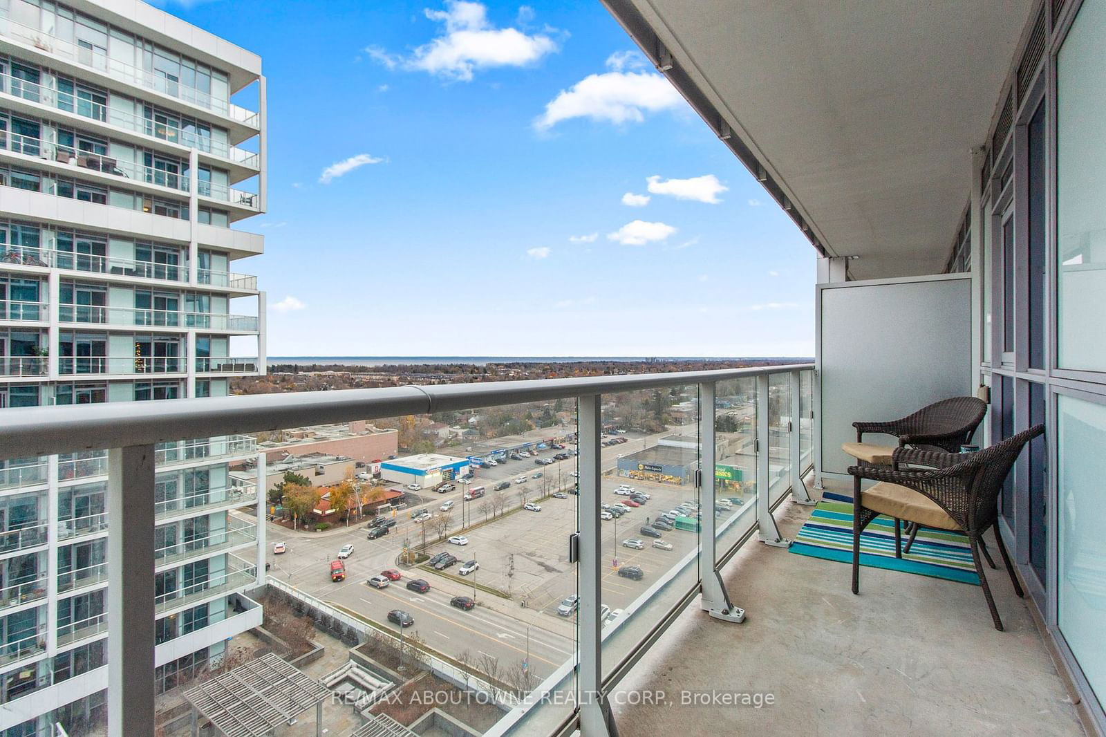 65 Speers Rd, unit 1306 for rent