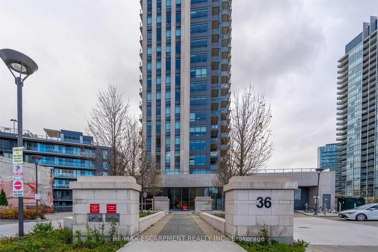 36 PARK LAWN Rd, unit 1501 for rent