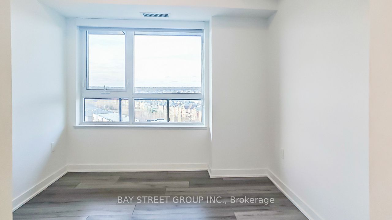 395 Dundas St W, unit 827 for rent