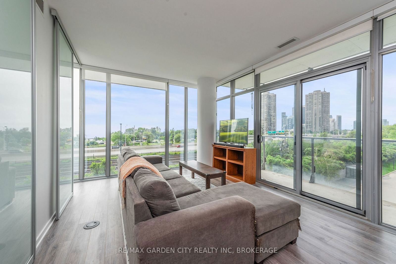 103 The Queensway, unit 405 for sale