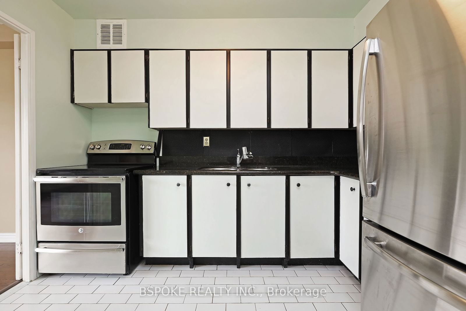 65 Southport St, unit 1501 for rent