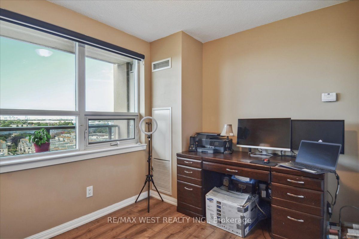 4 Elsinore Path S, unit 1112 for sale