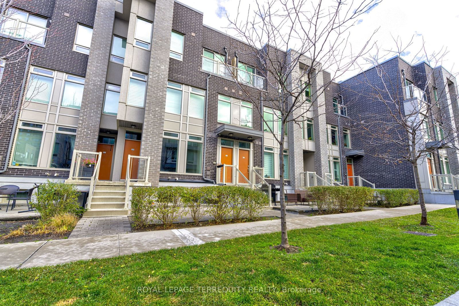 11 Applewood Lane, unit 116 for sale