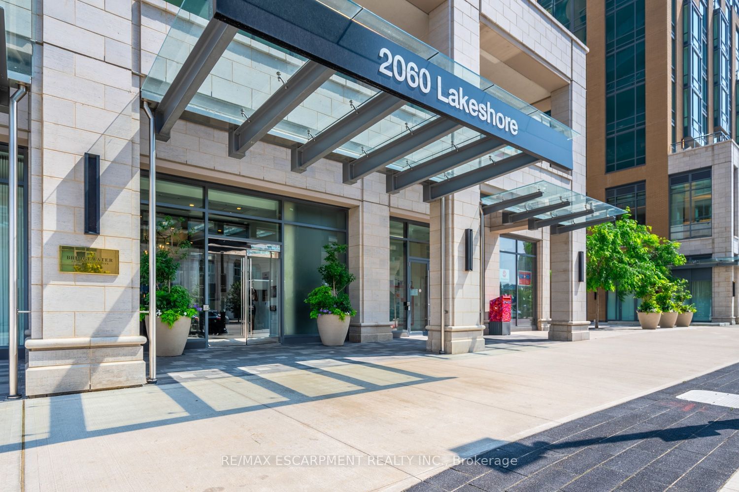 2060 Lakeshore Rd, unit 606 for sale