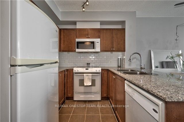 3504 Hurontario St, unit 603 for rent