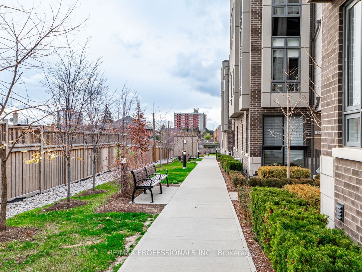 713 Lawrence Ave W, unit 4 for sale