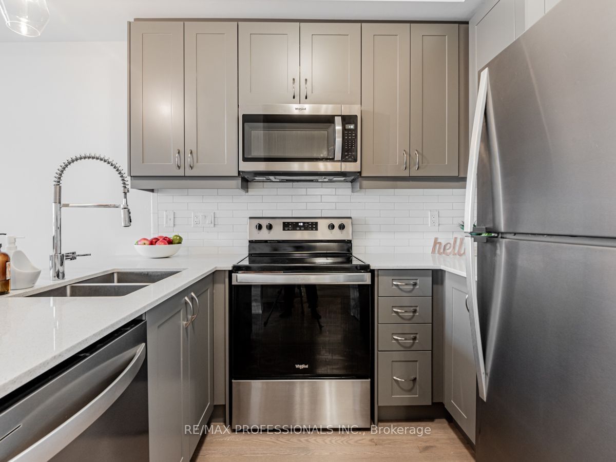 713 Lawrence Ave W, unit 4 for sale